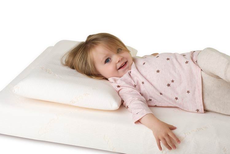 pillow under child head in cold and cough खांसी की अचूक दवा आयुर्वेदिक घरेलु नुस्खे sardi jukam